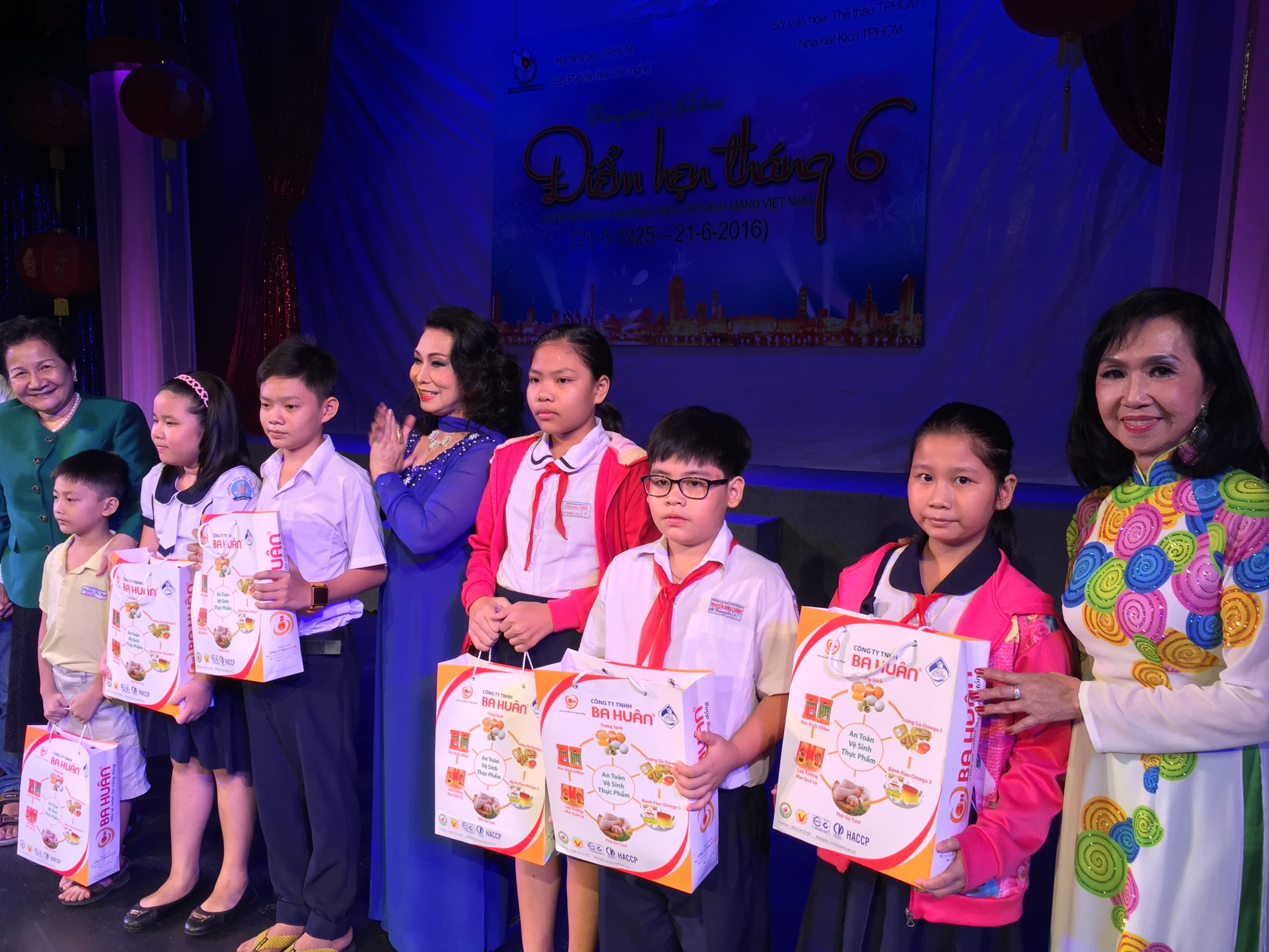 NS Bạch Tuyết, Thanh Kim Huệ kỳ vọng ở nhà báo văn nghệ 5 NS Bạch Tuyết, Thanh Kim Huệ kỳ vọng ở nhà báo văn nghệ - ảnh 4